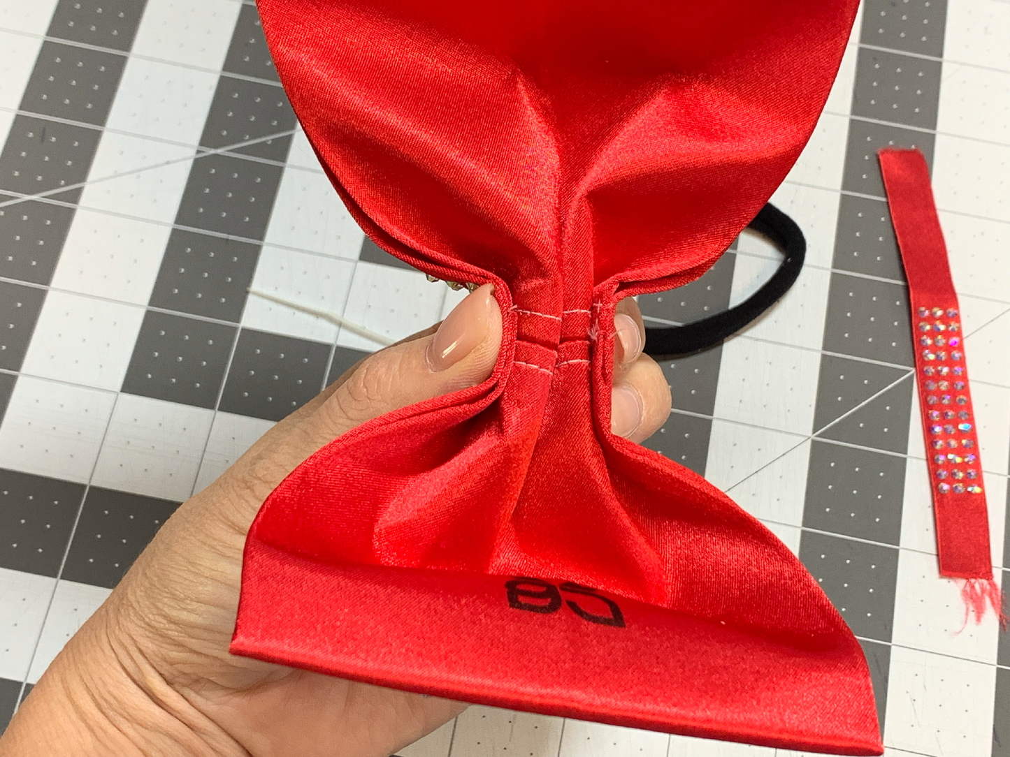 Sewn Fabric Bow Tutorial -TAILLESS