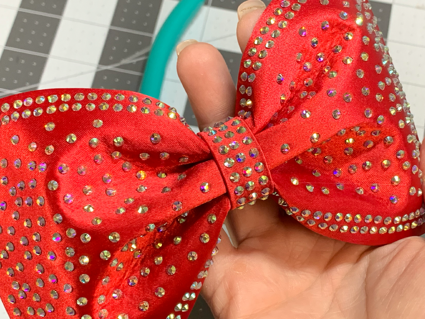 Sewn Fabric Bow Tutorial -TAILLESS