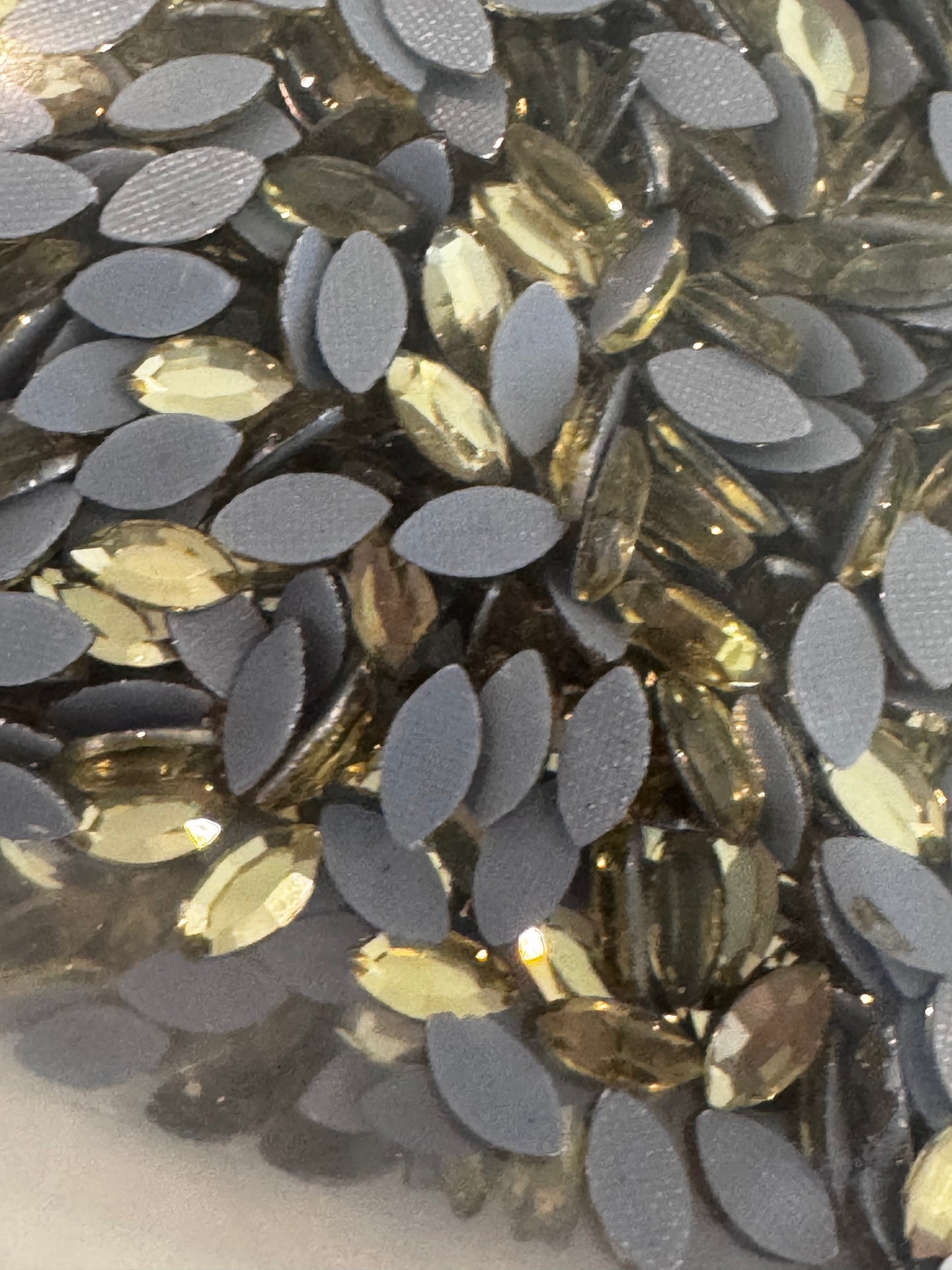 COLORS SHAPES Hot Fix Glass